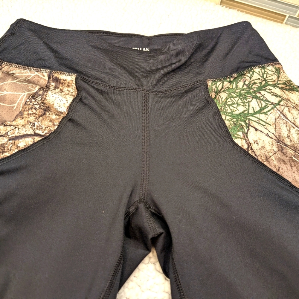 Magellan Hunt Gear Active Pants Mens S Black Camo Compression Base Layer-NWOT